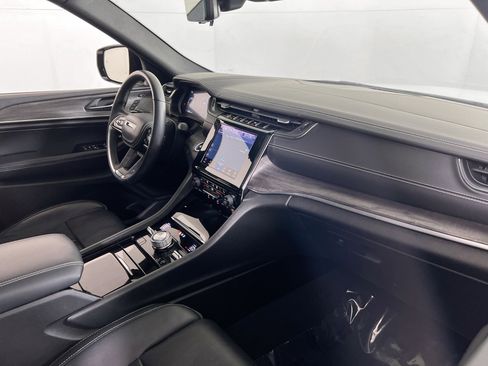 Used 2022 Jeep Grand Cherokee Overland w/ Luxury Tech Group IV image 29