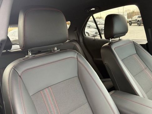 Used 2023 Chevrolet Equinox RS image 28