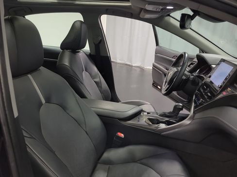 Used 2022 Toyota Camry XSE FWD image 32