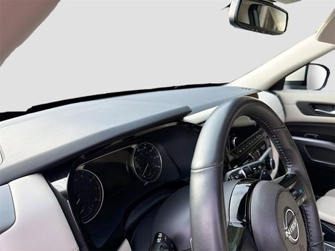 Used 2022 Nissan Pathfinder SL image 9