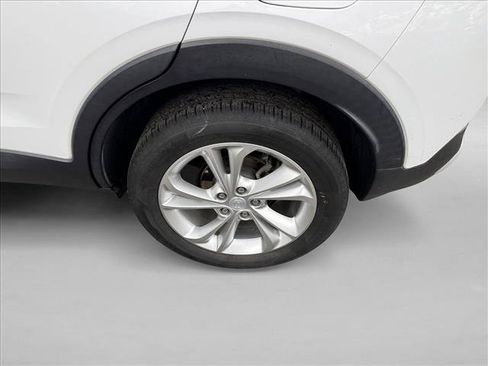 Used 2020 Buick Encore GX Preferred AWD/4WD image 9