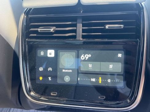 Used 2022 Rivian R1T Adventure image 25