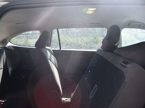 Used 2025 Toyota Highlander LE FWD image 32