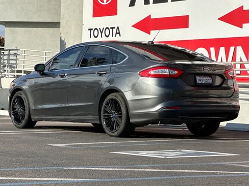 Used 2016 Ford Fusion SE w/ Equipment Group 202A image 3