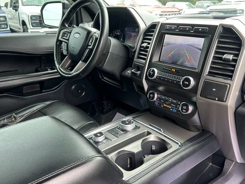 Used 2020 Ford Expedition XLT w/ Equipment Group 202A AWD/4WD image 16