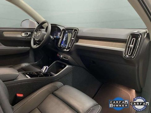 Used 2025 Volvo XC40 B5 Plus image 21
