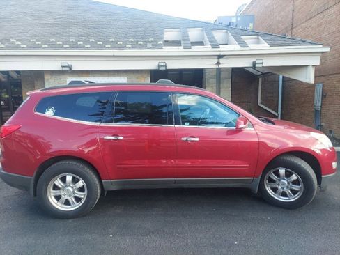 Used 2012 Chevrolet Traverse LT FWD image 6