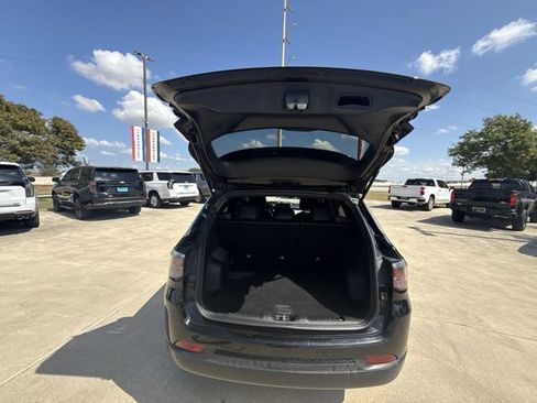 Used 2025 Jeep Compass Limited AWD/4WD image 27