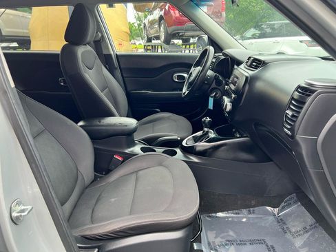 Used 2015 Kia Soul FWD image 16