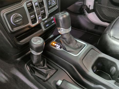 Certified 2020 Jeep Wrangler Unlimited Sahara image 32