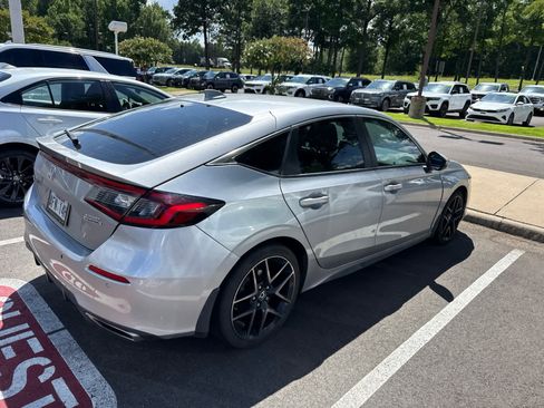 Used 2022 Honda Civic Sport Touring image 3