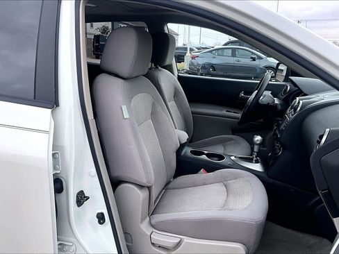 Used 2013 Nissan Rogue SV w/ Premium Pkg image 8