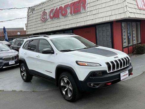 Used 2018 Jeep Cherokee Trailhawk image 3