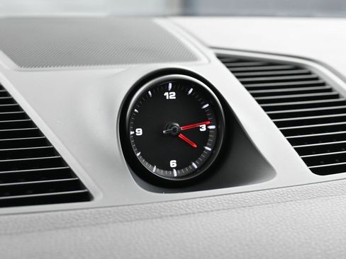 Certified 2023 Porsche Cayenne Platinum Edition image 20