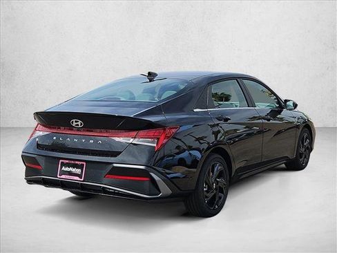 New 2026 Hyundai Elantra SEL Sport FWD image 2