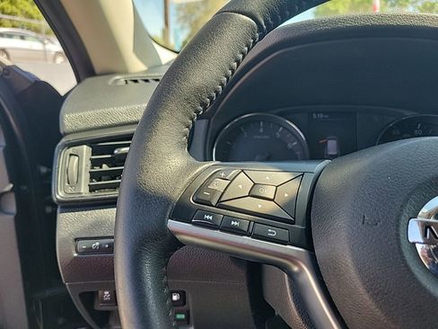 Used 2019 Nissan Rogue SV AWD/4WD image 23
