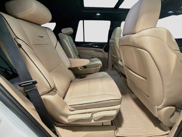 Certified 2024 Cadillac Escalade Premium Luxury AWD/4WD image 23
