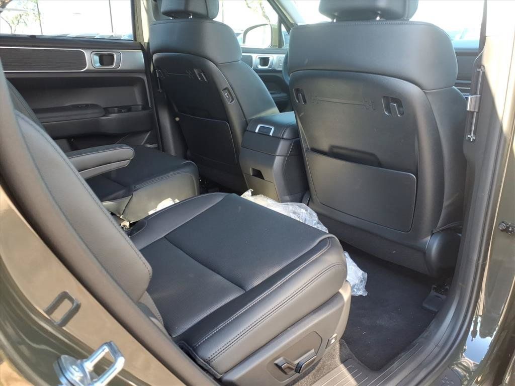 Certified 2026 Hyundai Santa Fe Limited AWD/4WD image 8