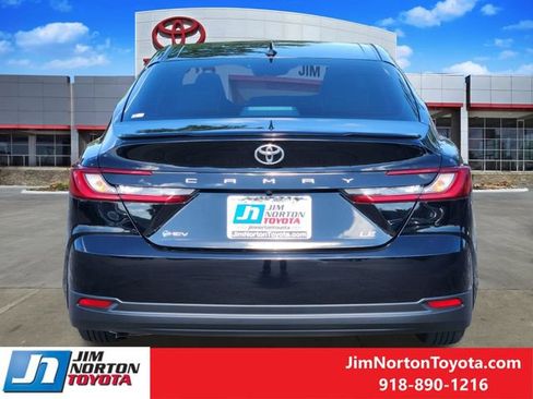 Used 2025 Toyota Camry LE w/ Convenience Package FWD image 7