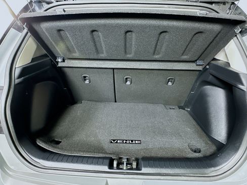 Used 2022 Hyundai Venue Limited image 31