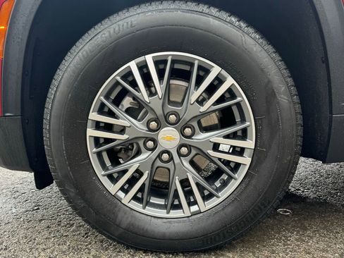 Used 2024 Chevrolet Traverse LT w/ Enhanced Driving Package image 9