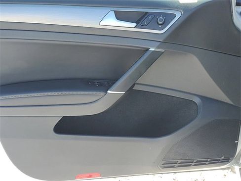 Used 2015 Volkswagen Golf S image 14