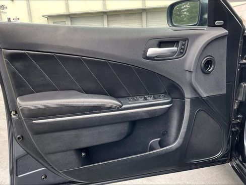 Used 2018 Dodge Charger R/T w/ Plus Group image 25