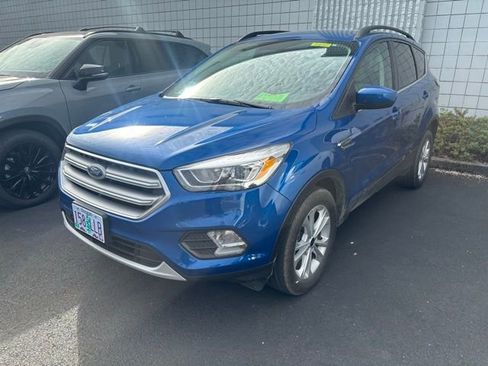Used 2017 Ford Escape SE w/ Equipment Group 201A image 4