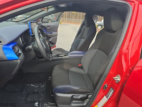 Used 2021 Toyota C-HR XLE image 15