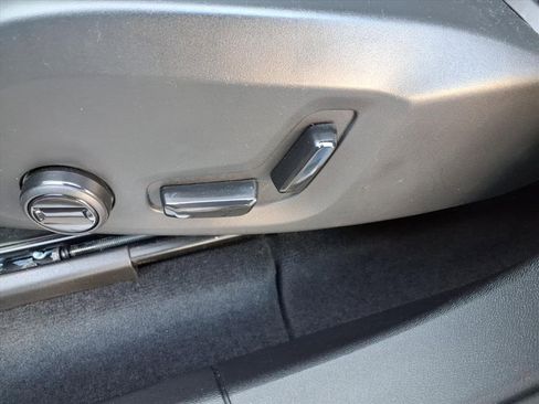 Certified 2025 Volvo XC60 B5 Plus image 18