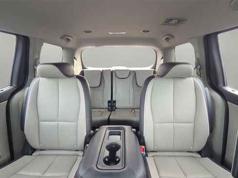 Used 2019 Kia Sedona EX image 13