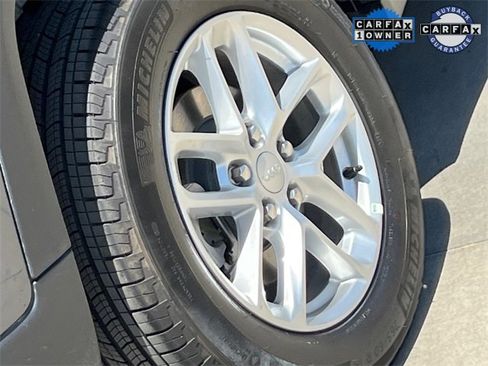 Certified 2025 Jeep Grand Cherokee Laredo X image 9