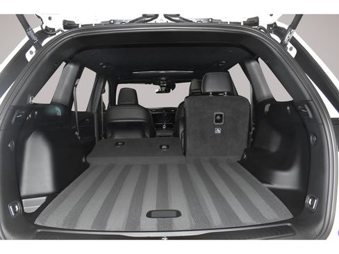 New 2026 Jeep Grand Cherokee Altitude AWD/4WD image 31