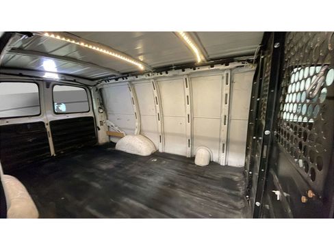 Used 2018 GMC Savana 2500 w/ Driver Convenience Package image 15