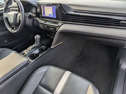 Used 2025 Toyota Camry SE image 32
