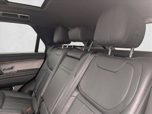 Used 2024 Land Rover Range Rover Sport SE AWD/4WD image 17