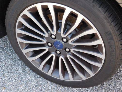 Used 2017 Ford Fusion SE w/ Equipment Group 202A AWD/4WD image 10