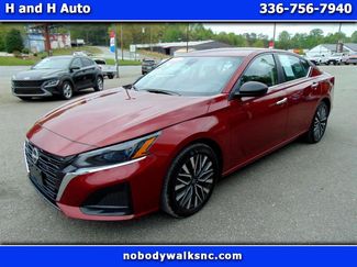 Used 2024 Nissan Altima 2.5 SV image 1