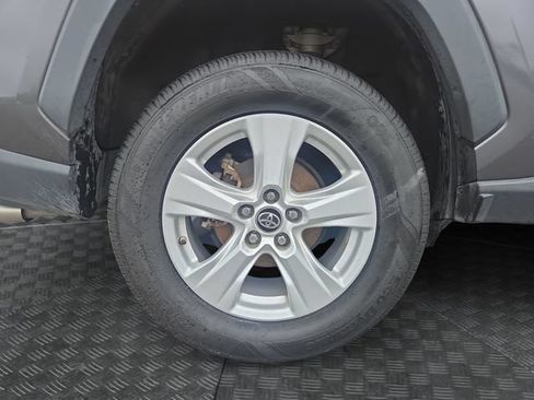 Used 2021 Toyota RAV4 LE AWD/4WD image 34