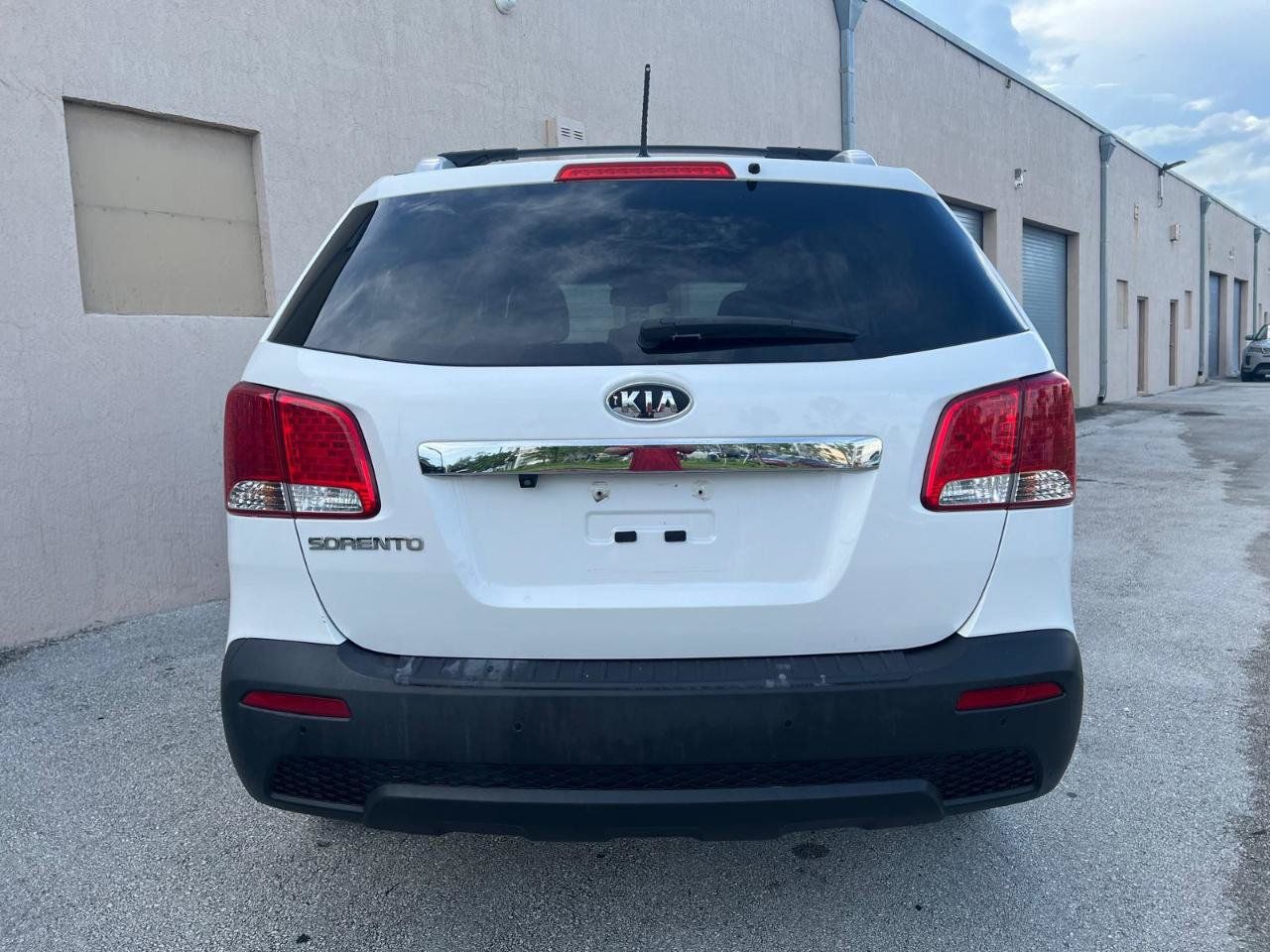 Used 2011 Kia Sorento LX w/ Convenience Pkg FWD image 17
