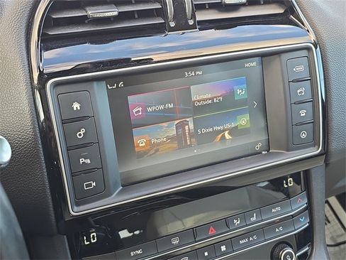 Used 2017 Jaguar F-PACE Prestige image 29