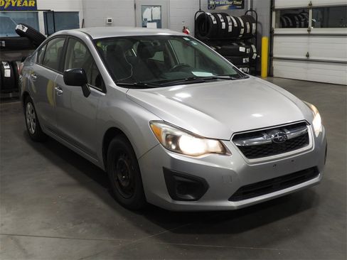 Used 2013 Subaru Impreza 2.0i image 3