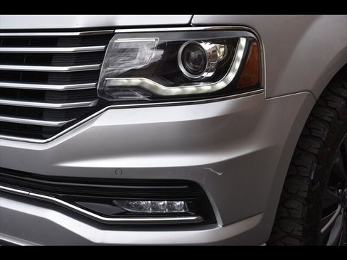 Used 2017 Lincoln Navigator Select image 47