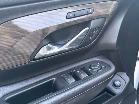 Used 2024 GMC Terrain Denali w/ Denali Premium Package image 9