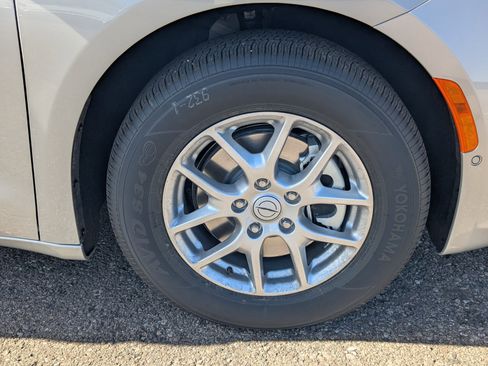 New 2026 Chrysler Pacifica Select image 6