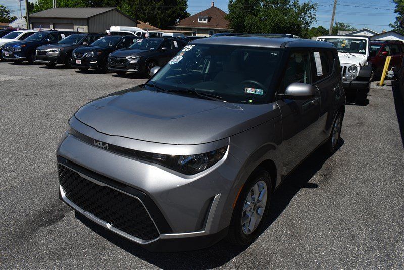 Used 2025 Kia Soul LX w/ LX Technology Package FWD image 6
