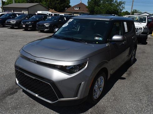 Used 2025 Kia Soul LX w/ LX Technology Package FWD image 6
