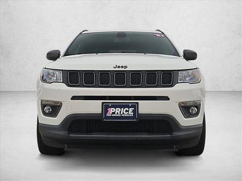 Used 2021 Jeep Compass Latitude FWD image 2