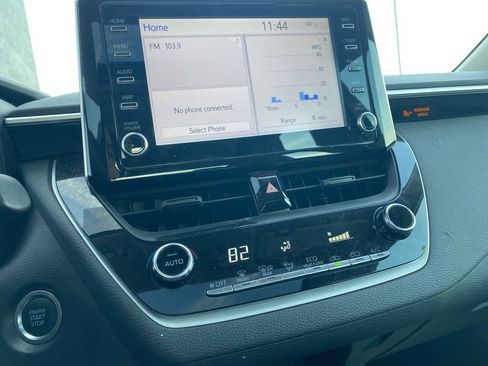 Used 2020 Toyota Corolla LE image 12