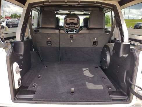 Used 2023 Jeep Wrangler Unlimited Sahara AWD/4WD image 11